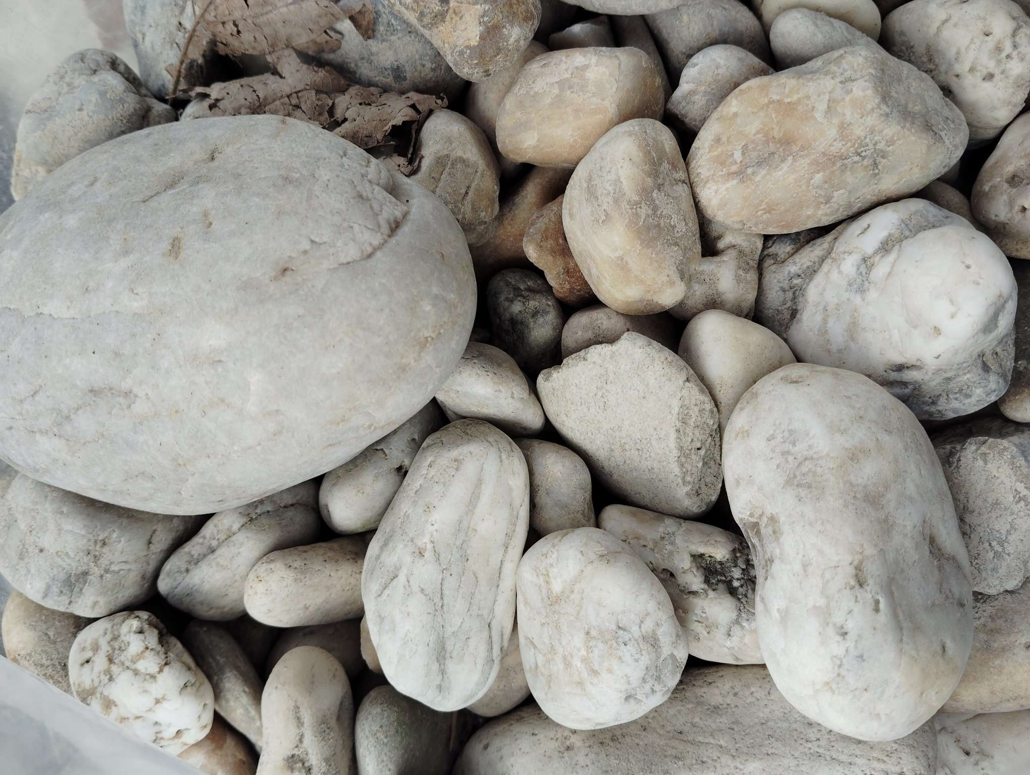 Říční oblázky frakce 22–150 stavebniny MI-KAM s.r.o. Starý Hrozenkov – velké oblázky pro terénní úpravy, gabiony a zpevnění svahů